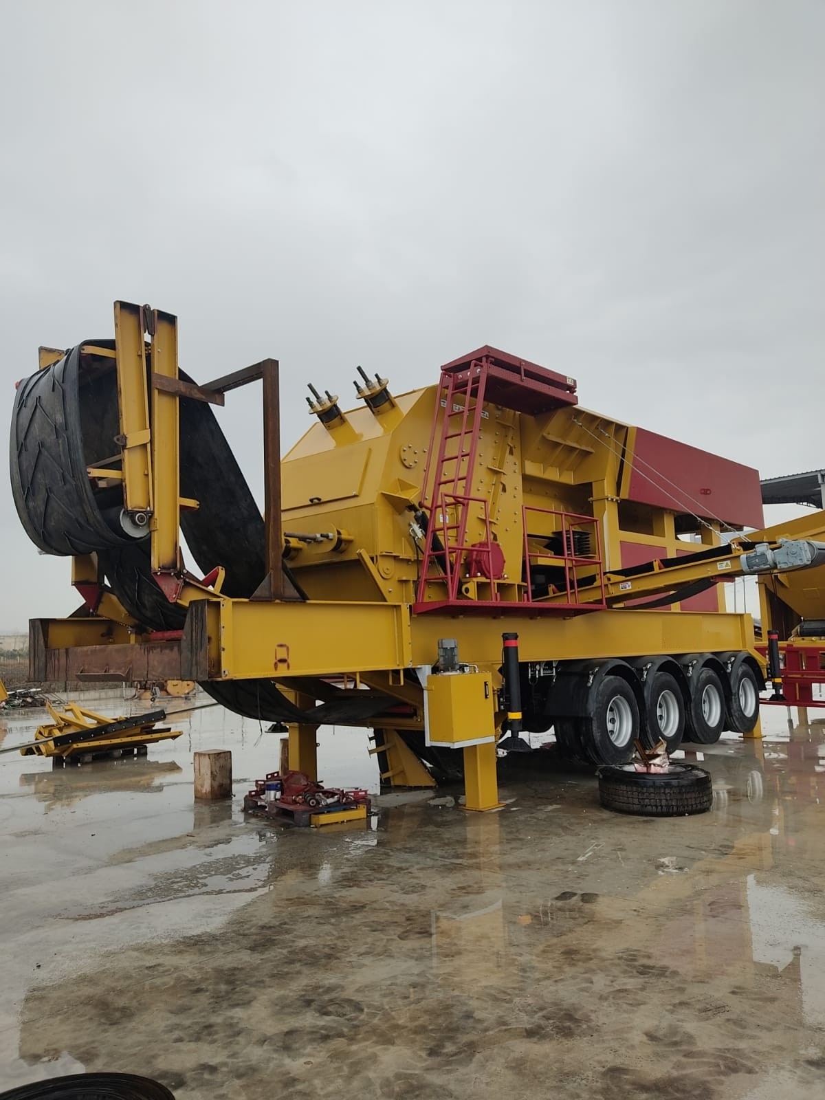 What is a crusher plant and how does it work?